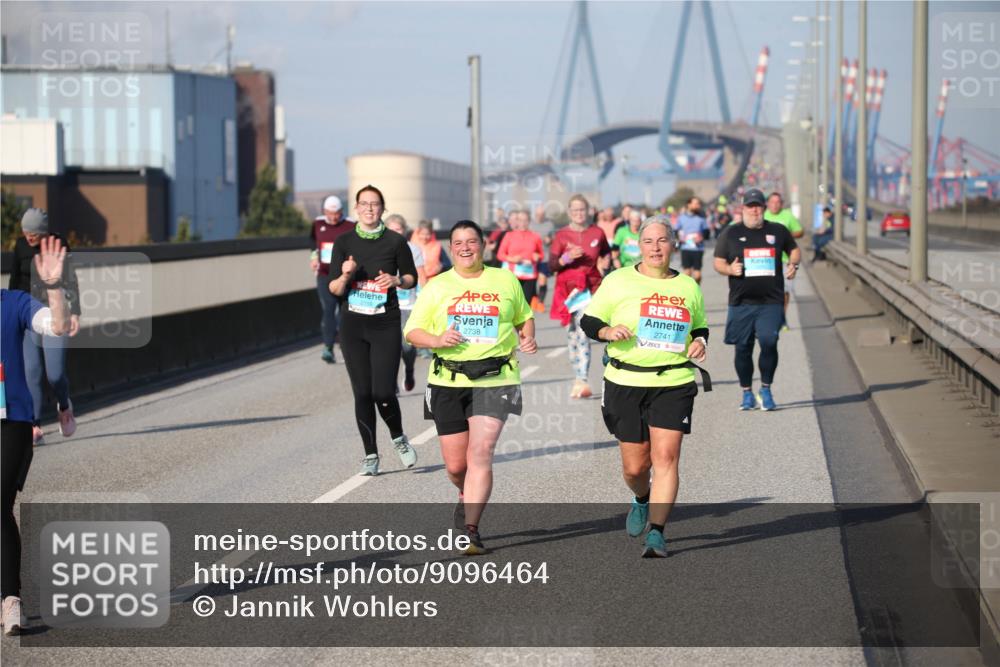 03.10.2025 - Köhlbrandbrückenlauf Jannik Wohlers http://msf.ph/oto/9096464 03.10.2025 10:14:52 Position 3 2159, 2738, 2741 meine-sportfotos.de
