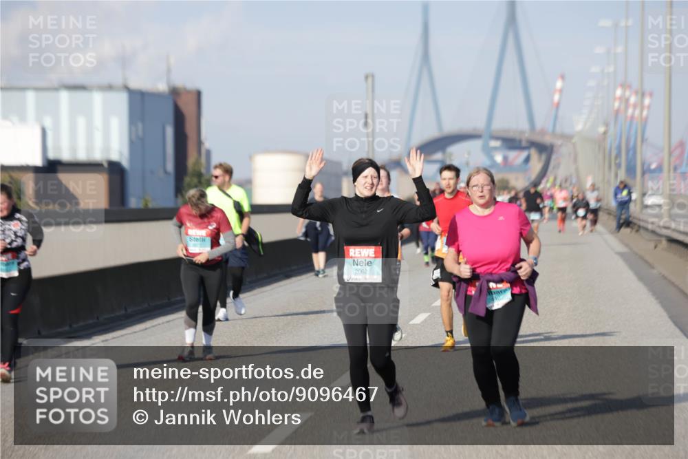 03.10.2025 - Köhlbrandbrückenlauf Jannik Wohlers http://msf.ph/oto/9096467 03.10.2025 10:17:17 Position 3 2662 meine-sportfotos.de