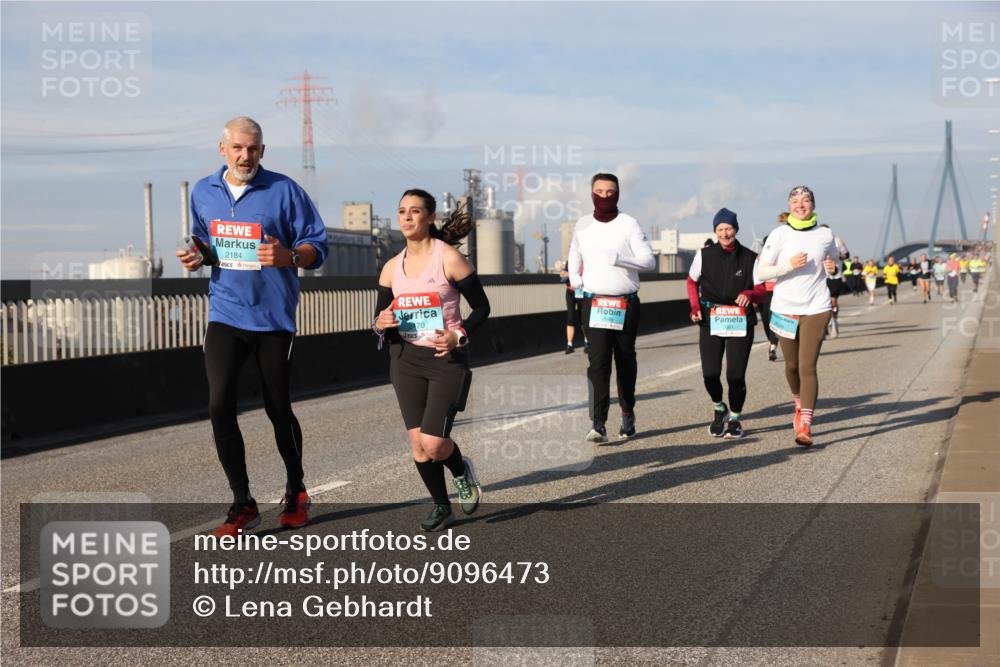 03.10.2025 - Köhlbrandbrückenlauf Lena Gebhardt http://msf.ph/oto/9096473 03.10.2025 10:10:01 Position 2 2184, 2470, 3001, 3000 meine-sportfotos.de