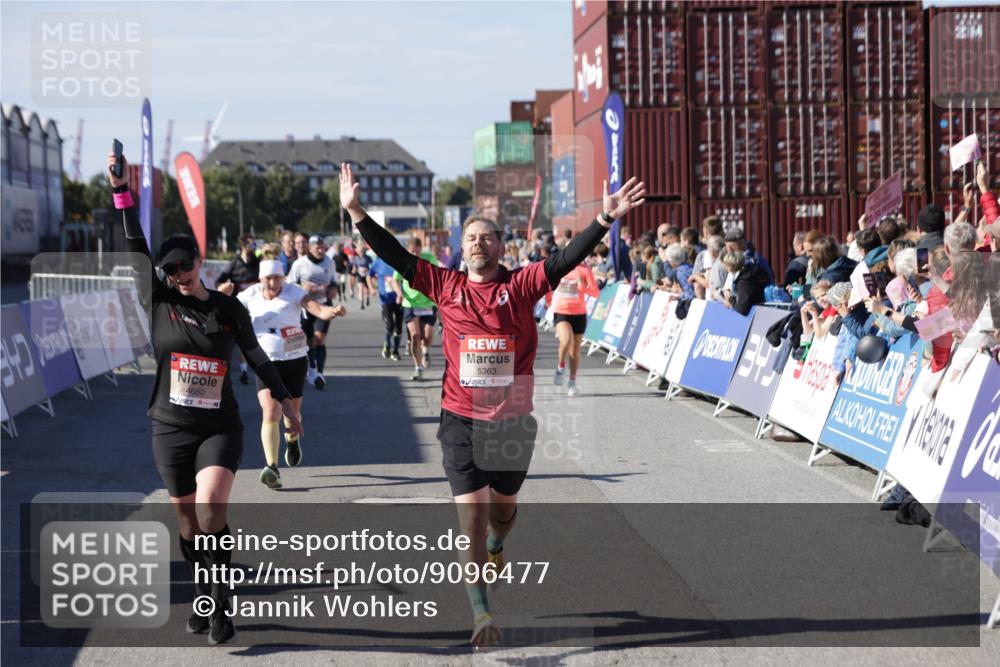 03.10.2025 - Köhlbrandbrückenlauf Jannik Wohlers http://msf.ph/oto/9096477 03.10.2025 13:21:05 Ziel 4393, 4680, 4749, 5006, 5130, 5156, 5169, 5265, 5363, 5377, 5501, 5618, 5746, 5878, 5882, 6282, 6296, 6645, 6646, 6648, 6650, 6756, 6780 meine-sportfotos.de