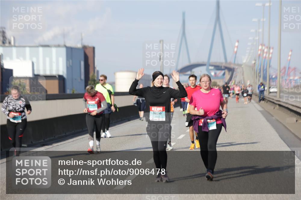 03.10.2025 - Köhlbrandbrückenlauf Jannik Wohlers http://msf.ph/oto/9096478 03.10.2025 10:17:17 Position 3 2662 meine-sportfotos.de