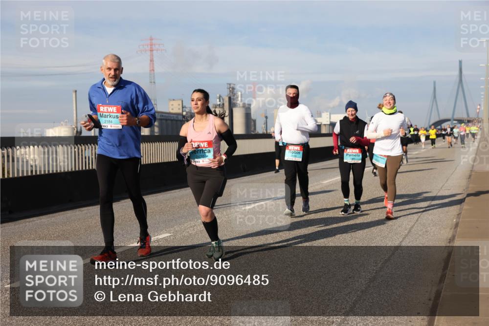 03.10.2025 - Köhlbrandbrückenlauf Lena Gebhardt http://msf.ph/oto/9096485 03.10.2025 10:10:01 Position 2 2184, 2470, 2999, 3000 meine-sportfotos.de