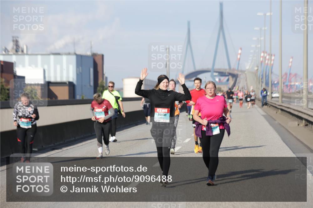 03.10.2025 - Köhlbrandbrückenlauf Jannik Wohlers http://msf.ph/oto/9096488 03.10.2025 10:17:18 Position 3 2662 meine-sportfotos.de