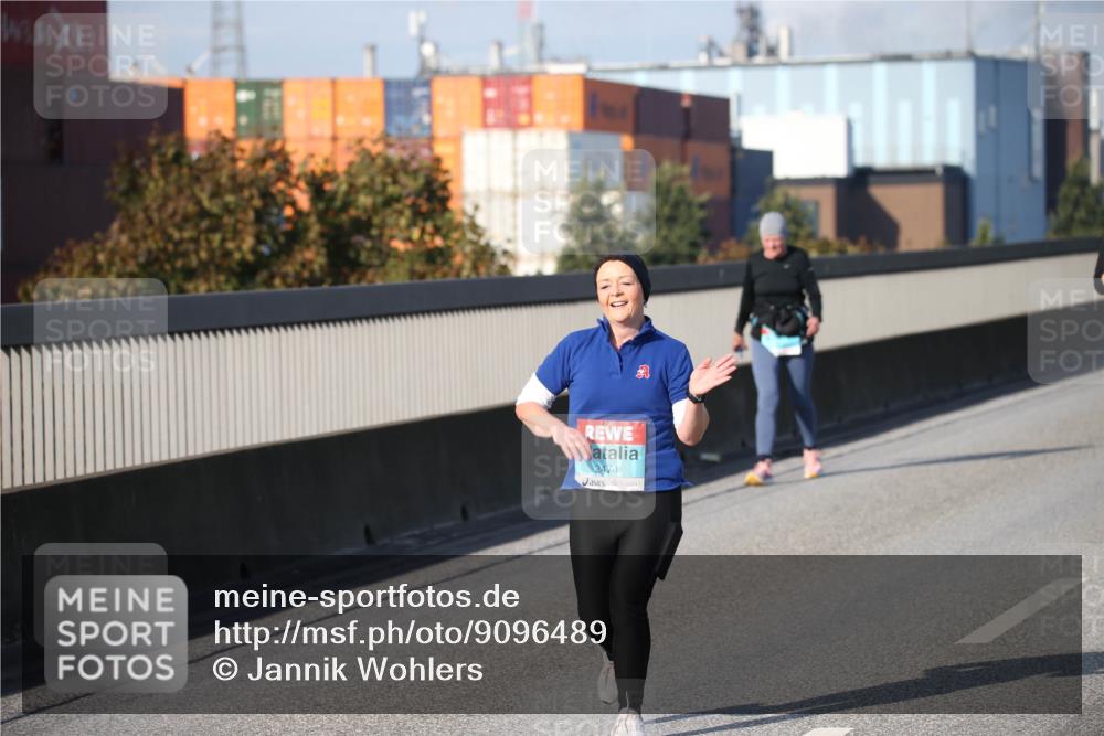 03.10.2025 - Köhlbrandbrückenlauf Jannik Wohlers http://msf.ph/oto/9096489 03.10.2025 10:14:53 Position 3 2474 meine-sportfotos.de