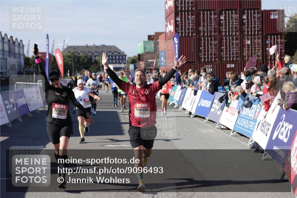 03.10.2025 - Köhlbrandbrückenlauf Jannik Wohlers http://msf.ph/oto/9096493 03.10.2025 13:21:05 Ziel 4393, 4680, 4749, 5006, 5130, 5156, 5169, 5265, 5363, 5377, 5501, 5618, 5746, 5878, 5882, 6282, 6296, 6645, 6646, 6648, 6650, 6756, 6780 meine-sportfotos.de