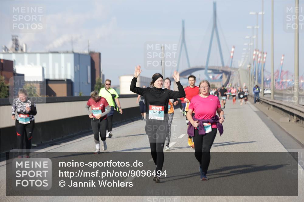 03.10.2025 - Köhlbrandbrückenlauf Jannik Wohlers http://msf.ph/oto/9096494 03.10.2025 10:17:18 Position 3 2662 meine-sportfotos.de