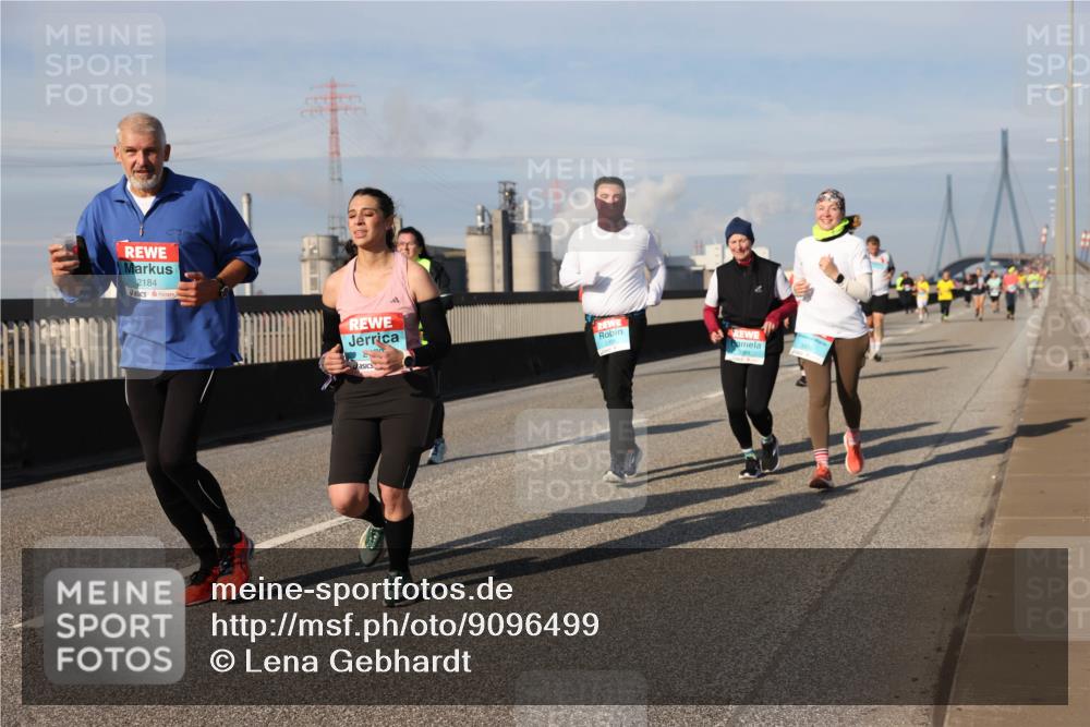03.10.2025 - Köhlbrandbrückenlauf Lena Gebhardt http://msf.ph/oto/9096499 03.10.2025 10:10:01 Position 2 2184, 3001, 3000 meine-sportfotos.de