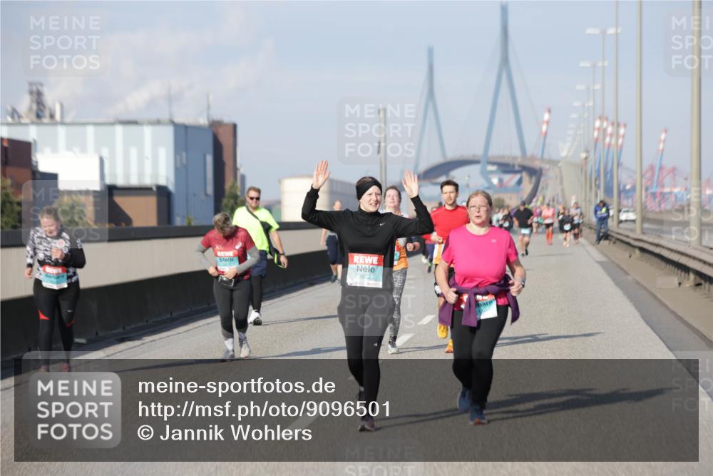 03.10.2025 - Köhlbrandbrückenlauf Jannik Wohlers http://msf.ph/oto/9096501 03.10.2025 10:17:18 Position 3 2662 meine-sportfotos.de