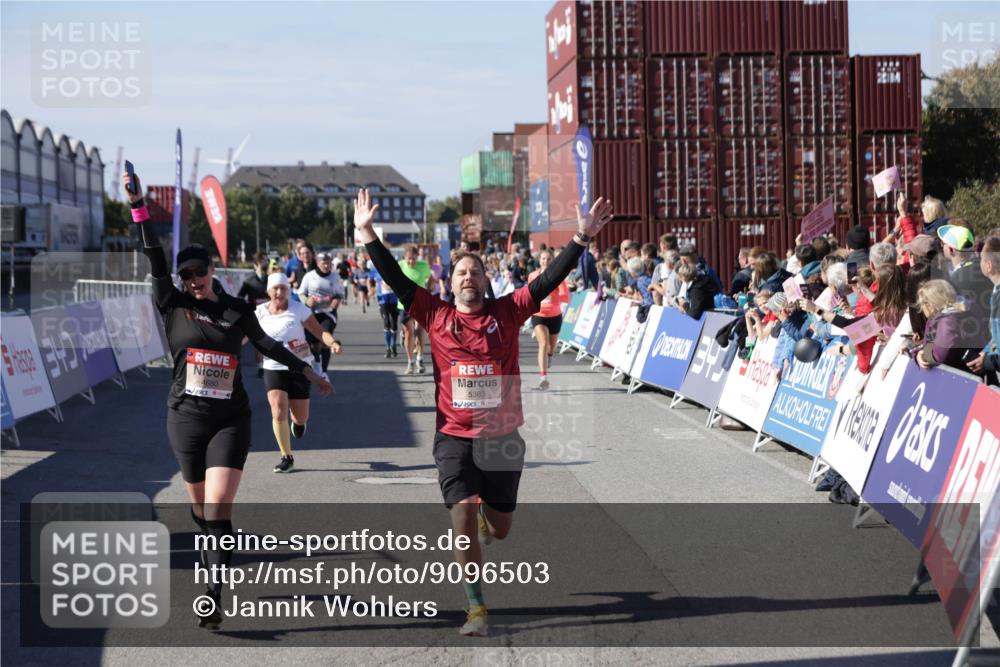 03.10.2025 - Köhlbrandbrückenlauf Jannik Wohlers http://msf.ph/oto/9096503 03.10.2025 13:21:05 Ziel 4393, 4680, 4749, 5006, 5130, 5156, 5169, 5265, 5363, 5377, 5501, 5618, 5746, 5878, 5882, 6282, 6296, 6645, 6646, 6648, 6650, 6756, 6780 meine-sportfotos.de