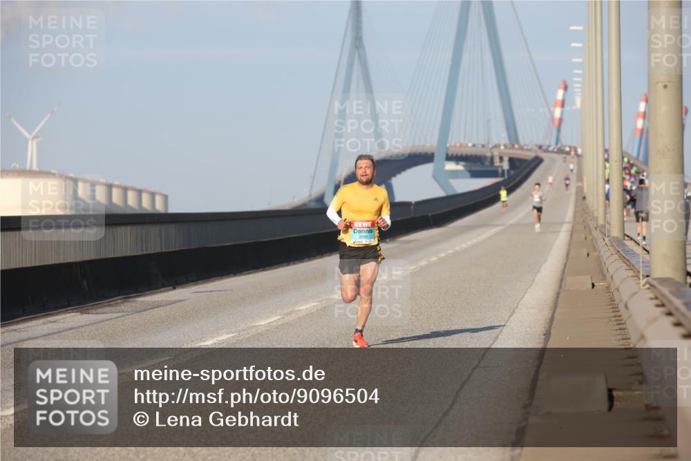 03.10.2025 - Köhlbrandbrückenlauf Lena Gebhardt http://msf.ph/oto/9096504 03.10.2025 09:33:12 Position 2  meine-sportfotos.de