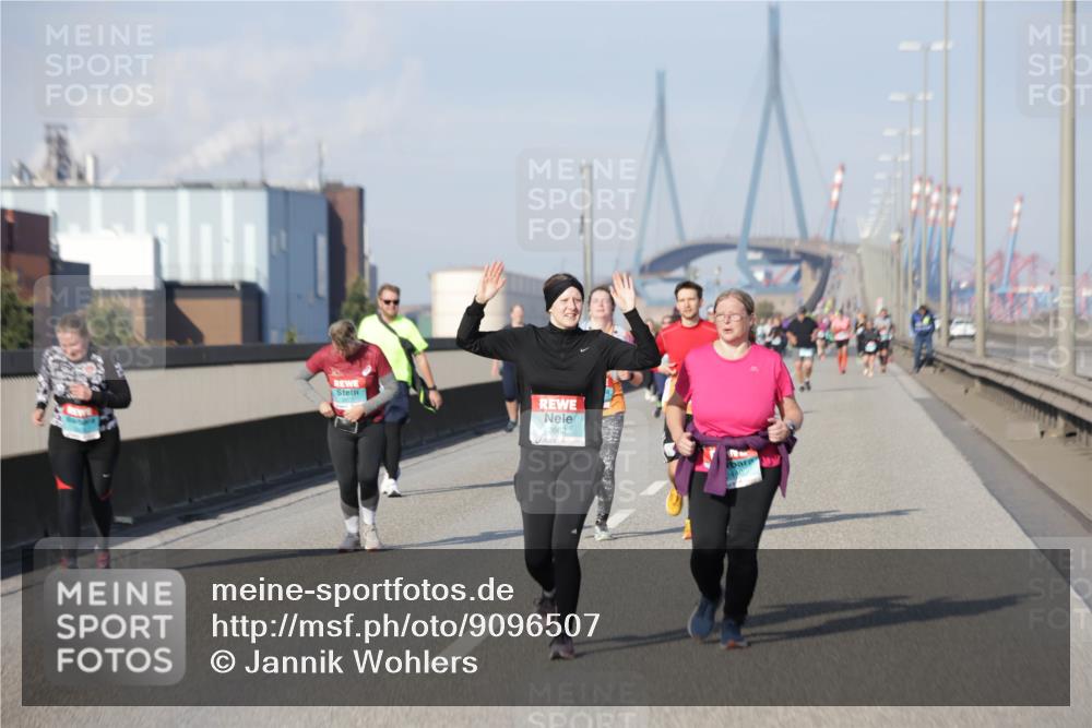 03.10.2025 - Köhlbrandbrückenlauf Jannik Wohlers http://msf.ph/oto/9096507 03.10.2025 10:17:18 Position 3 2662 meine-sportfotos.de