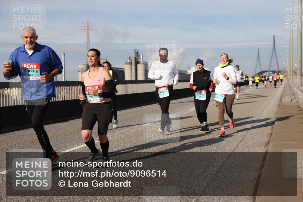 03.10.2025 - Köhlbrandbrückenlauf Lena Gebhardt http://msf.ph/oto/9096514 03.10.2025 10:10:01 Position 2 2184, 2470, 3000 meine-sportfotos.de