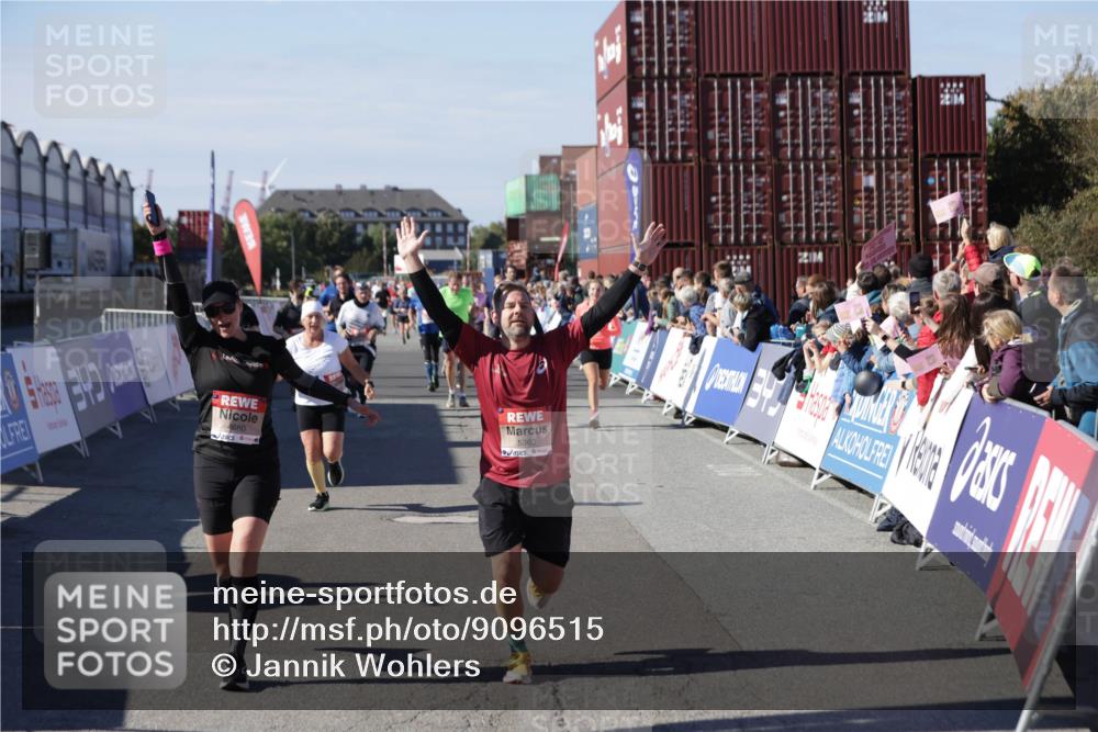 03.10.2025 - Köhlbrandbrückenlauf Jannik Wohlers http://msf.ph/oto/9096515 03.10.2025 13:21:05 Ziel 4393, 4680, 4749, 5006, 5130, 5156, 5169, 5265, 5363, 5377, 5501, 5618, 5746, 5878, 5882, 6282, 6296, 6645, 6646, 6648, 6650, 6756, 6780 meine-sportfotos.de