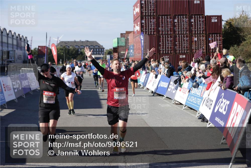 03.10.2025 - Köhlbrandbrückenlauf Jannik Wohlers http://msf.ph/oto/9096521 03.10.2025 13:21:05 Ziel 4393, 4680, 4749, 5006, 5130, 5156, 5169, 5265, 5363, 5377, 5501, 5618, 5746, 5878, 5882, 6282, 6296, 6645, 6646, 6648, 6650, 6756, 6780 meine-sportfotos.de