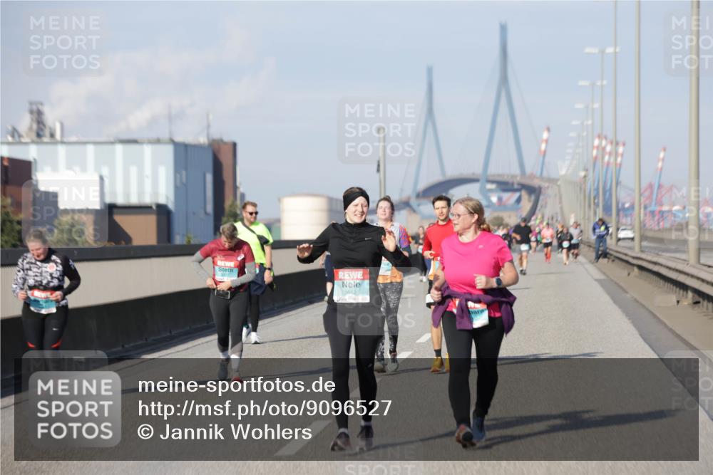 03.10.2025 - Köhlbrandbrückenlauf Jannik Wohlers http://msf.ph/oto/9096527 03.10.2025 10:17:18 Position 3 2662 meine-sportfotos.de