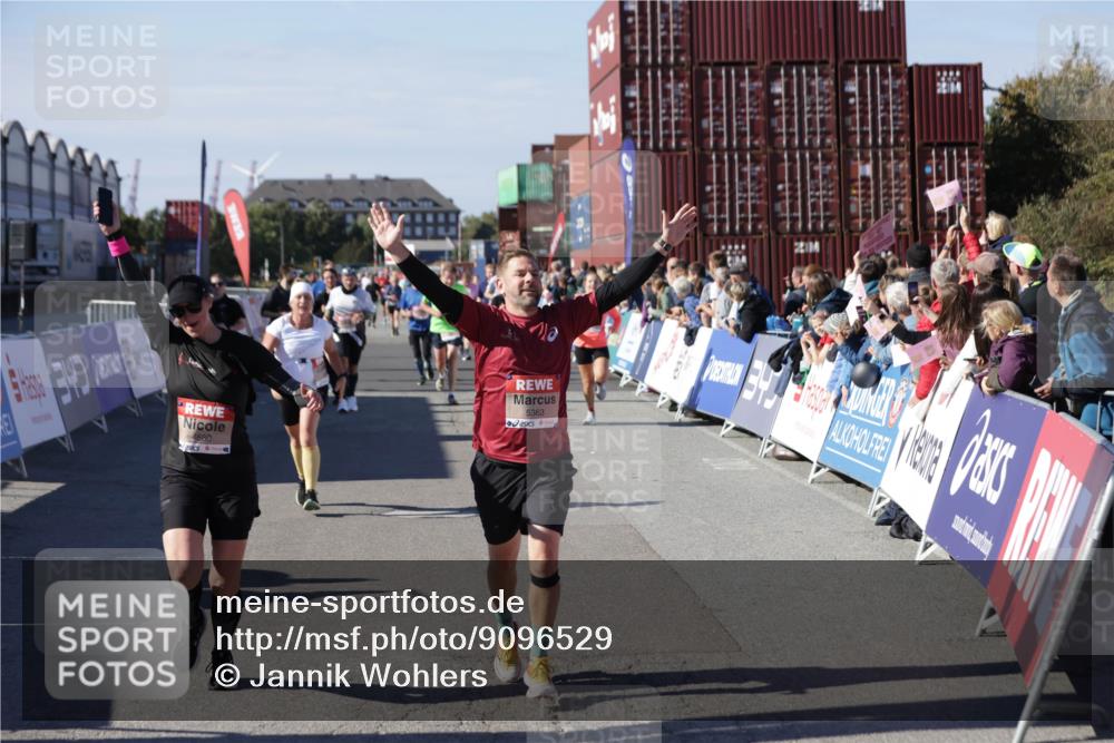 03.10.2025 - Köhlbrandbrückenlauf Jannik Wohlers http://msf.ph/oto/9096529 03.10.2025 13:21:05 Ziel 4393, 4680, 4749, 5006, 5130, 5156, 5169, 5265, 5363, 5377, 5501, 5618, 5746, 5878, 5882, 6282, 6296, 6645, 6646, 6648, 6650, 6756, 6780 meine-sportfotos.de