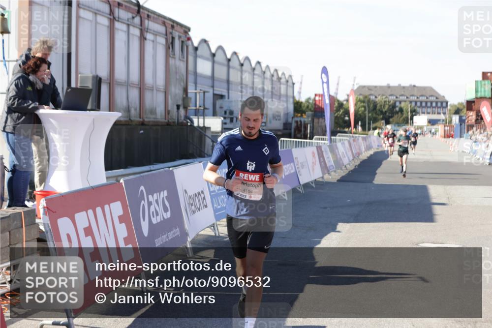 03.10.2025 - Köhlbrandbrückenlauf Jannik Wohlers http://msf.ph/oto/9096532 03.10.2025 12:55:35 Ziel 4001, 4089, 4104, 4233, 6091 meine-sportfotos.de