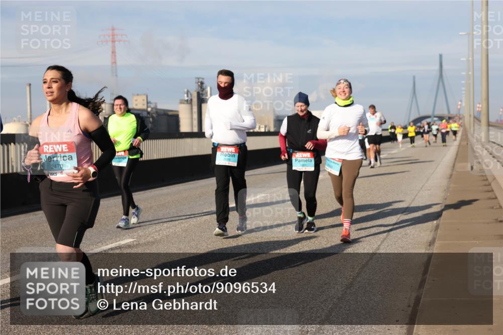 03.10.2025 - Köhlbrandbrückenlauf Lena Gebhardt http://msf.ph/oto/9096534 03.10.2025 10:10:01 Position 2 2470, 2999, 3000 meine-sportfotos.de