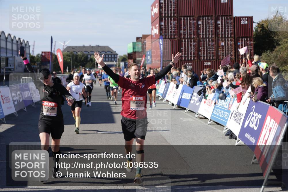 03.10.2025 - Köhlbrandbrückenlauf Jannik Wohlers http://msf.ph/oto/9096535 03.10.2025 13:21:05 Ziel 4393, 4680, 4749, 5006, 5130, 5156, 5169, 5265, 5363, 5377, 5501, 5618, 5746, 5878, 5882, 6282, 6296, 6645, 6646, 6648, 6650, 6756, 6780 meine-sportfotos.de