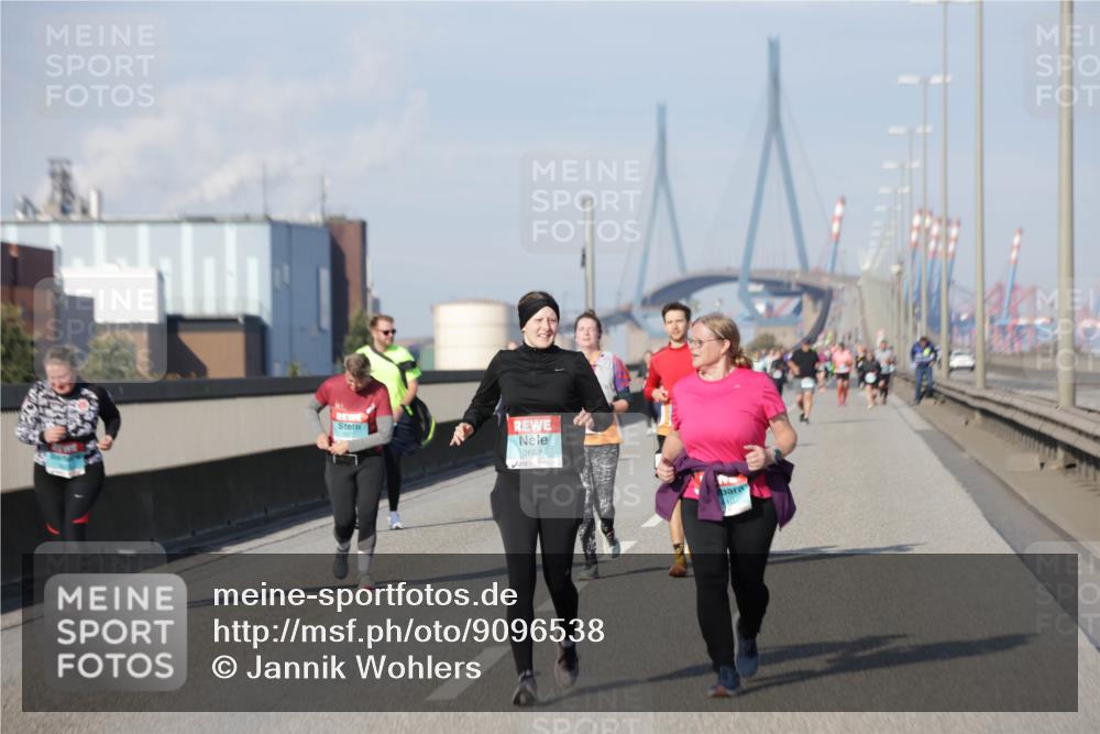 03.10.2025 - Köhlbrandbrückenlauf Jannik Wohlers http://msf.ph/oto/9096538 03.10.2025 10:17:18 Position 3 2662, 40 meine-sportfotos.de