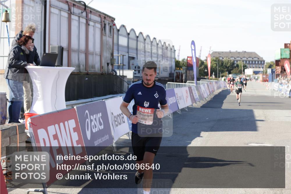 03.10.2025 - Köhlbrandbrückenlauf Jannik Wohlers http://msf.ph/oto/9096540 03.10.2025 12:55:35 Ziel 4001, 4089, 4104, 4233, 6091 meine-sportfotos.de
