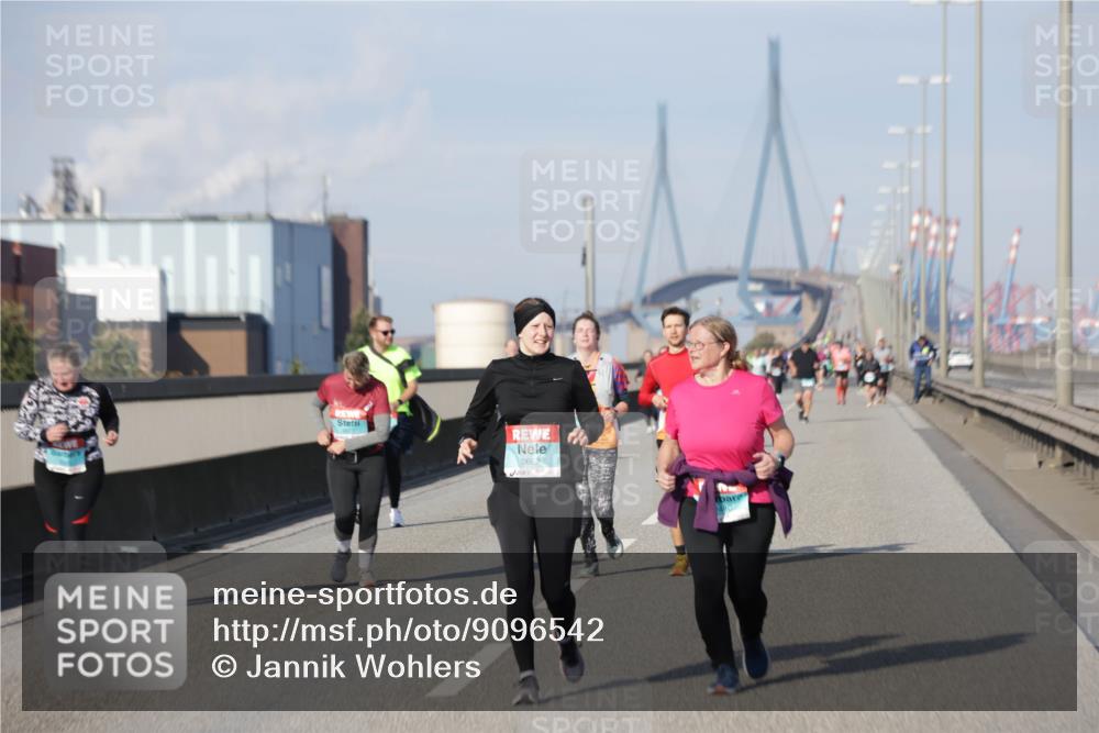 03.10.2025 - Köhlbrandbrückenlauf Jannik Wohlers http://msf.ph/oto/9096542 03.10.2025 10:17:18 Position 3 2662 meine-sportfotos.de