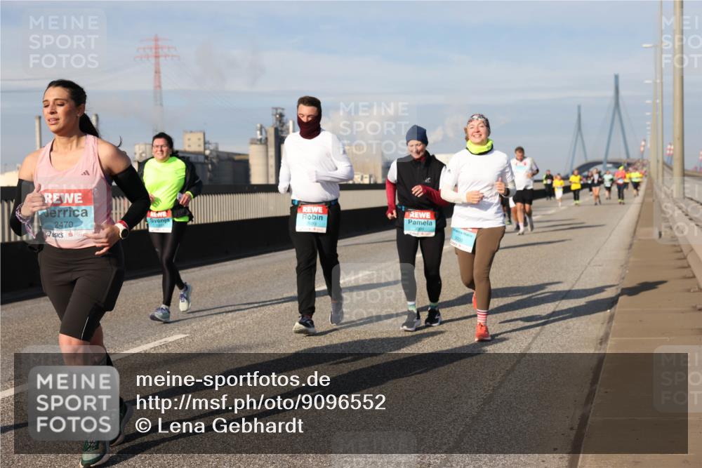 03.10.2025 - Köhlbrandbrückenlauf Lena Gebhardt http://msf.ph/oto/9096552 03.10.2025 10:10:01 Position 2 2999, 2470, 3000 meine-sportfotos.de