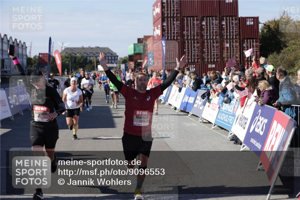 03.10.2025 - Köhlbrandbrückenlauf Jannik Wohlers http://msf.ph/oto/9096553 03.10.2025 13:21:05 Ziel 4393, 4680, 4749, 5006, 5130, 5156, 5169, 5265, 5363, 5377, 5501, 5618, 5746, 5878, 5882, 6282, 6296, 6645, 6646, 6648, 6650, 6756, 6780 meine-sportfotos.de