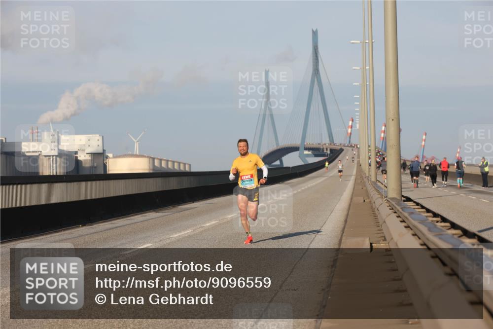 03.10.2025 - Köhlbrandbrückenlauf Lena Gebhardt http://msf.ph/oto/9096559 03.10.2025 09:33:14 Position 2  meine-sportfotos.de