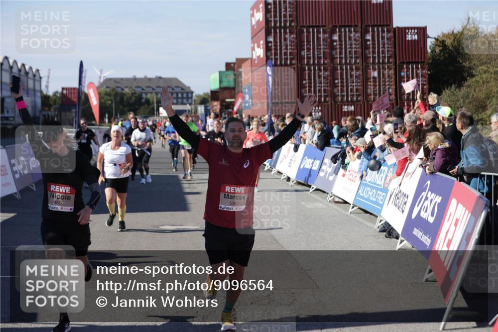 03.10.2025 - Köhlbrandbrückenlauf Jannik Wohlers http://msf.ph/oto/9096564 03.10.2025 13:21:05 Ziel 4393, 4680, 4749, 5006, 5130, 5156, 5169, 5265, 5363, 5377, 5501, 5618, 5746, 5878, 5882, 6282, 6296, 6645, 6646, 6648, 6650, 6756, 6780 meine-sportfotos.de