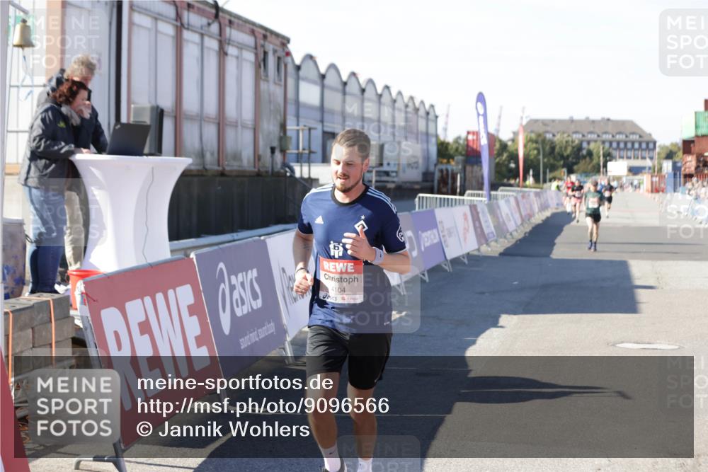 03.10.2025 - Köhlbrandbrückenlauf Jannik Wohlers http://msf.ph/oto/9096566 03.10.2025 12:55:35 Ziel 4001, 4089, 4104, 4233, 6091 meine-sportfotos.de