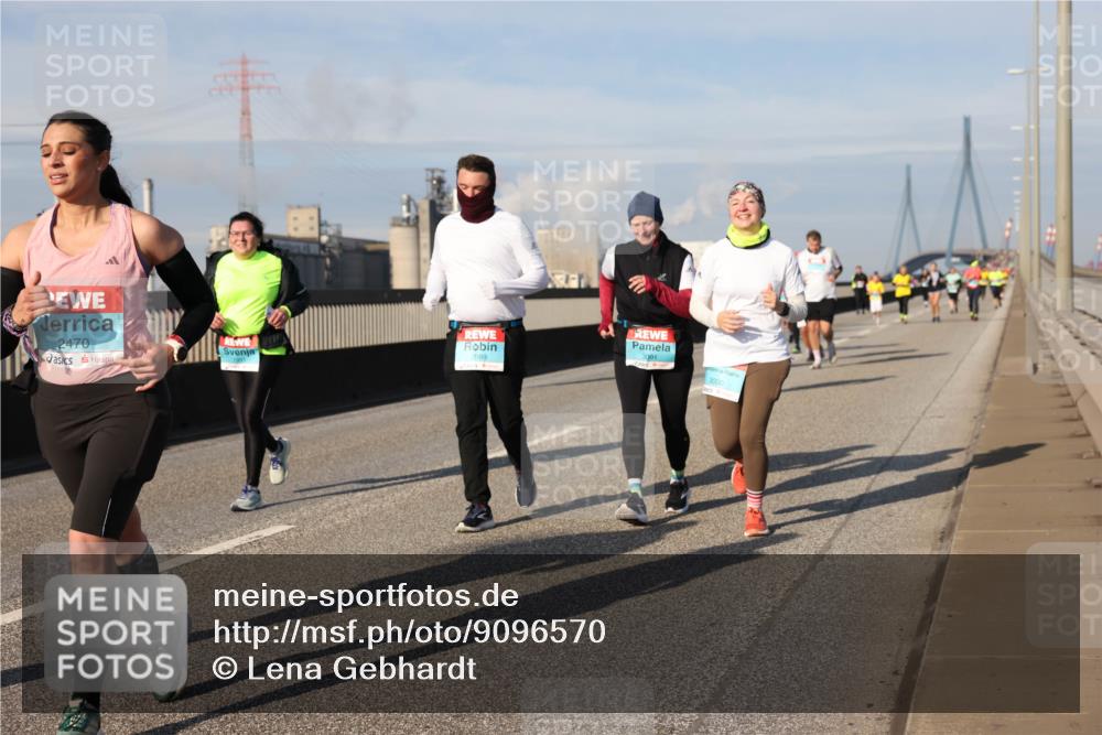 03.10.2025 - Köhlbrandbrückenlauf Lena Gebhardt http://msf.ph/oto/9096570 03.10.2025 10:10:01 Position 2 2470, 2999, 3000 meine-sportfotos.de