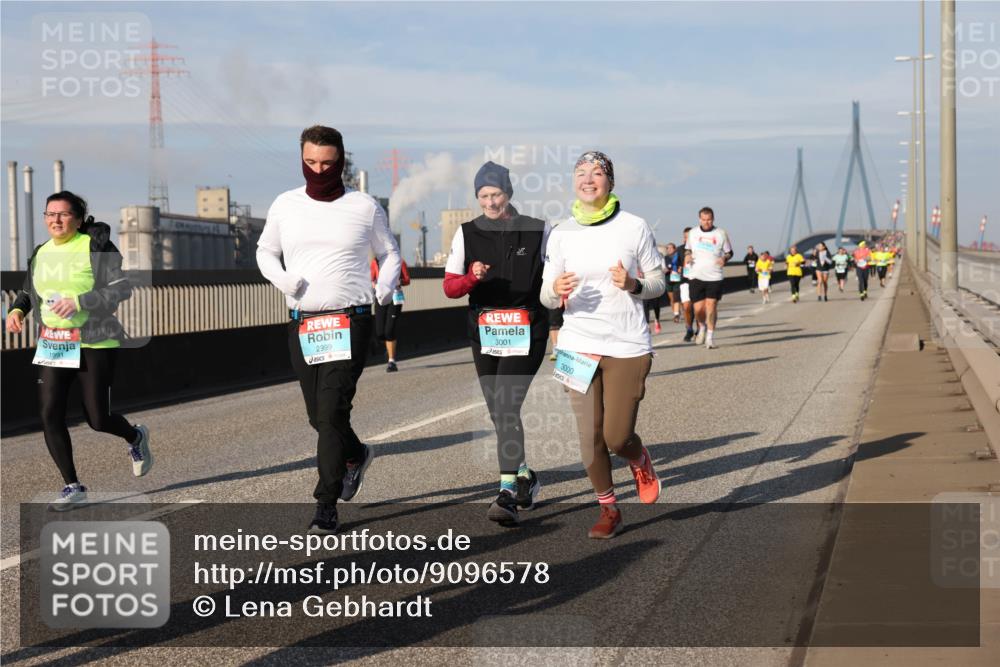 03.10.2025 - Köhlbrandbrückenlauf Lena Gebhardt http://msf.ph/oto/9096578 03.10.2025 10:10:02 Position 2 1991, 2999, 3001, 3000 meine-sportfotos.de
