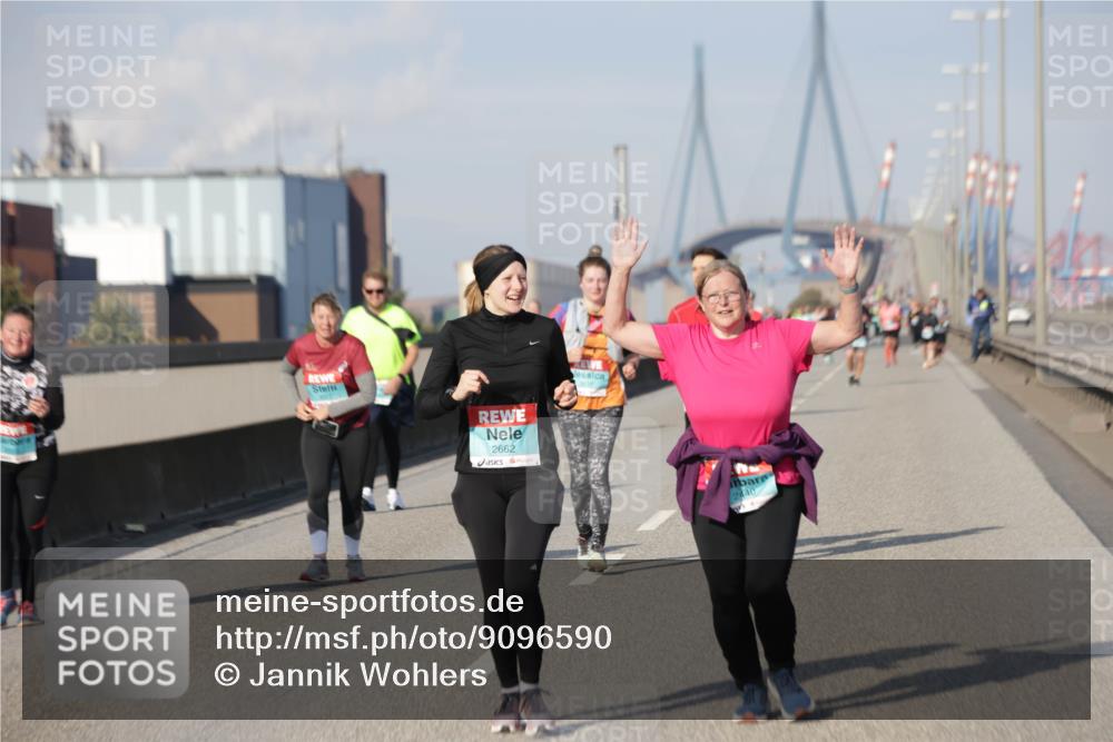 03.10.2025 - Köhlbrandbrückenlauf Jannik Wohlers http://msf.ph/oto/9096590 03.10.2025 10:17:19 Position 3 2662, 2440 meine-sportfotos.de