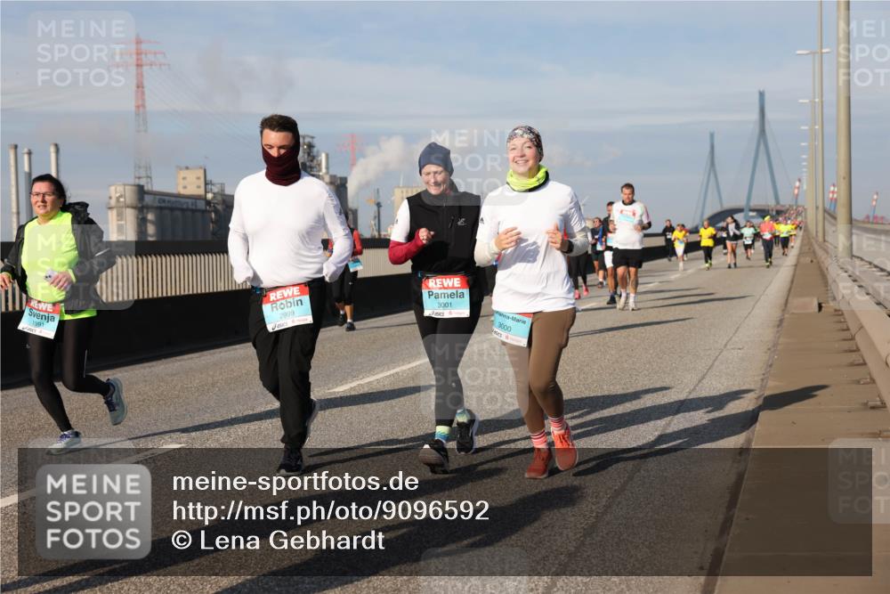 03.10.2025 - Köhlbrandbrückenlauf Lena Gebhardt http://msf.ph/oto/9096592 03.10.2025 10:10:02 Position 2 1991, 2999, 3001, 3000 meine-sportfotos.de