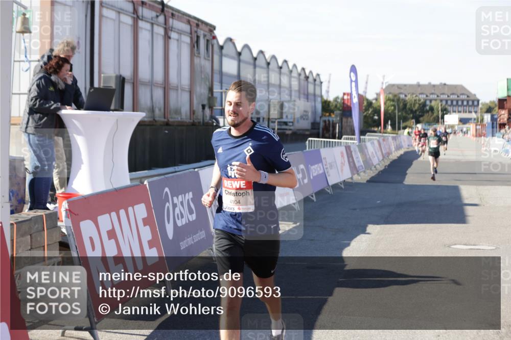 03.10.2025 - Köhlbrandbrückenlauf Jannik Wohlers http://msf.ph/oto/9096593 03.10.2025 12:55:35 Ziel 4001, 4089, 4104, 4233, 6091 meine-sportfotos.de