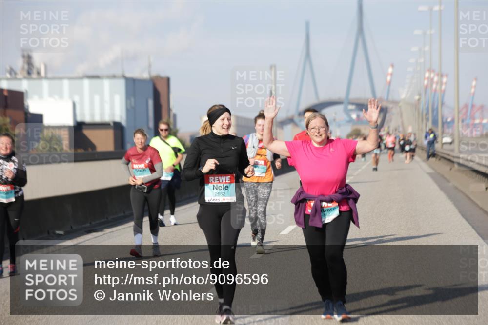 03.10.2025 - Köhlbrandbrückenlauf Jannik Wohlers http://msf.ph/oto/9096596 03.10.2025 10:17:19 Position 3 2662 meine-sportfotos.de