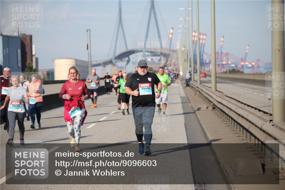 03.10.2025 - Köhlbrandbrückenlauf Jannik Wohlers http://msf.ph/oto/9096603 03.10.2025 10:14:57 Position 3 2475 meine-sportfotos.de