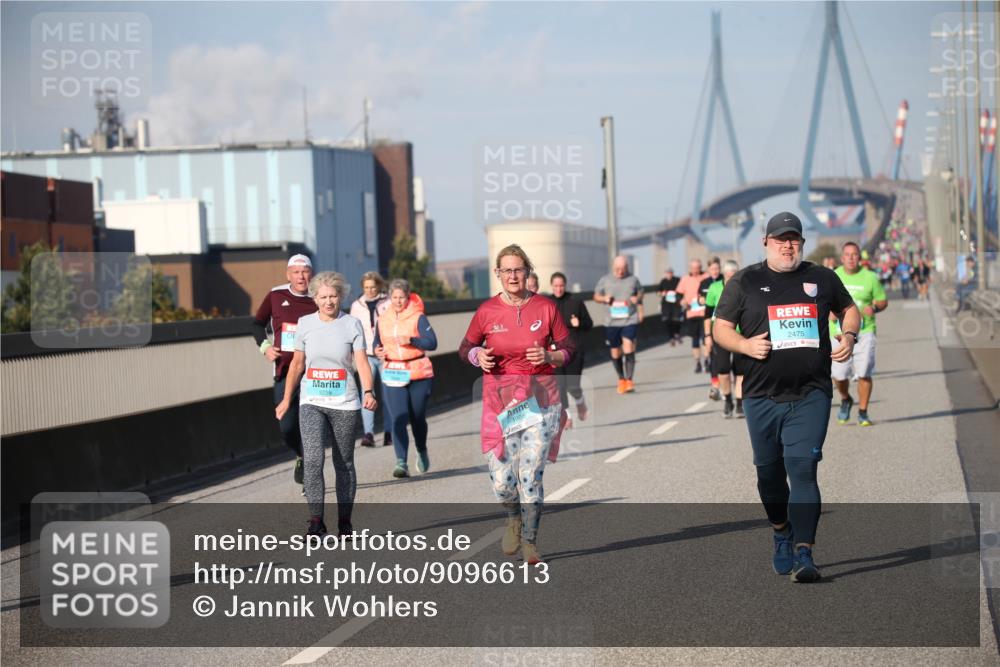 03.10.2025 - Köhlbrandbrückenlauf Jannik Wohlers http://msf.ph/oto/9096613 03.10.2025 10:14:58 Position 3 3298, 1988, 2475 meine-sportfotos.de