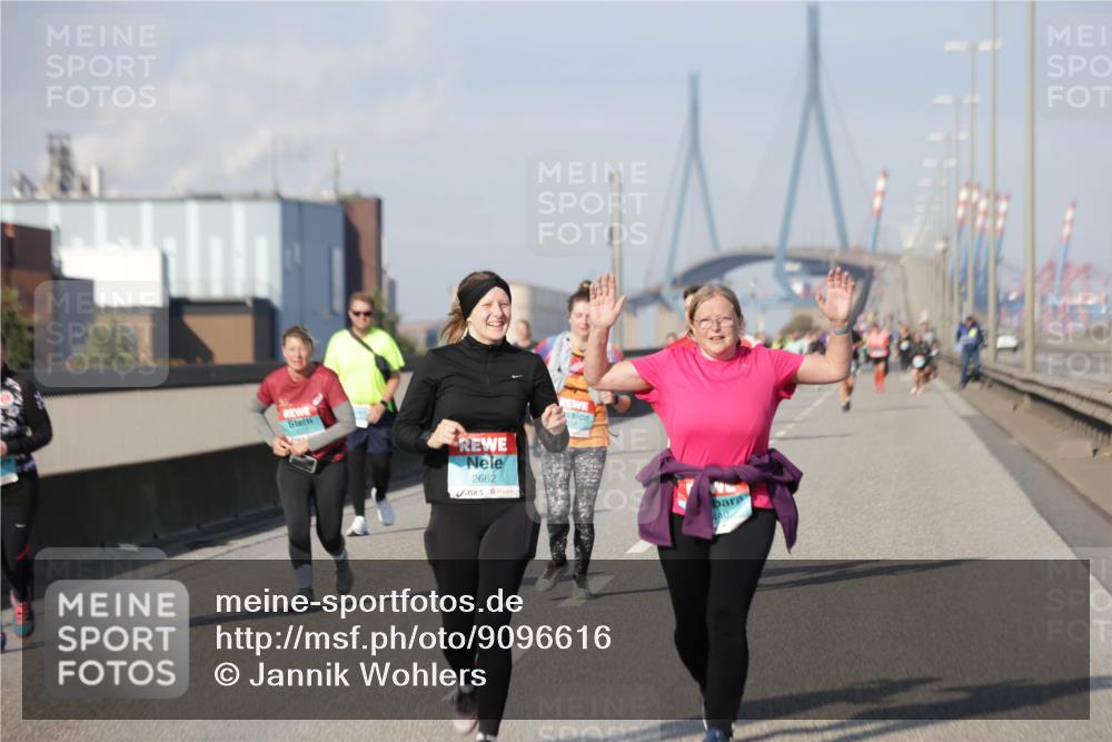 03.10.2025 - Köhlbrandbrückenlauf Jannik Wohlers http://msf.ph/oto/9096616 03.10.2025 10:17:19 Position 3 2662 meine-sportfotos.de