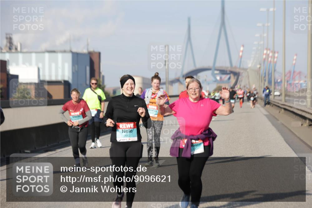 03.10.2025 - Köhlbrandbrückenlauf Jannik Wohlers http://msf.ph/oto/9096621 03.10.2025 10:17:19 Position 3 2662, 2400 meine-sportfotos.de