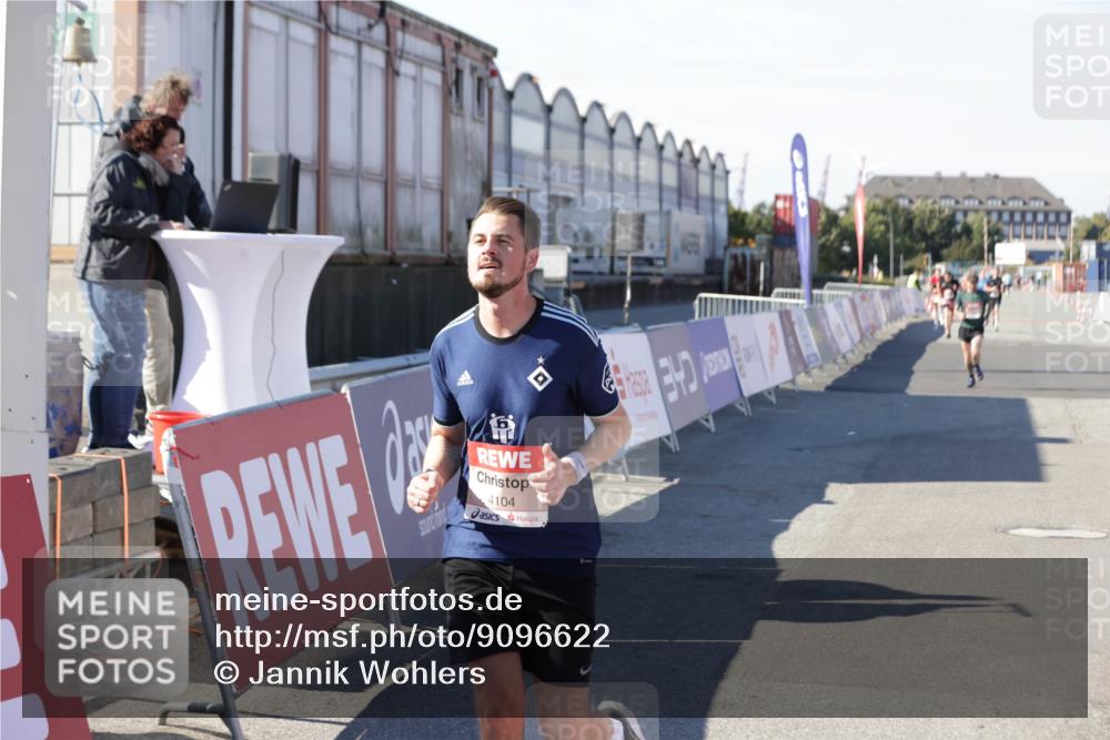 03.10.2025 - Köhlbrandbrückenlauf Jannik Wohlers http://msf.ph/oto/9096622 03.10.2025 12:55:35 Ziel 4001, 4089, 4104, 4233, 6091 meine-sportfotos.de