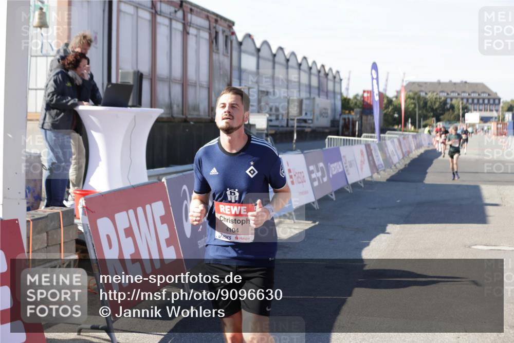 03.10.2025 - Köhlbrandbrückenlauf Jannik Wohlers http://msf.ph/oto/9096630 03.10.2025 12:55:35 Ziel 4001, 4089, 4104, 4233, 6091 meine-sportfotos.de