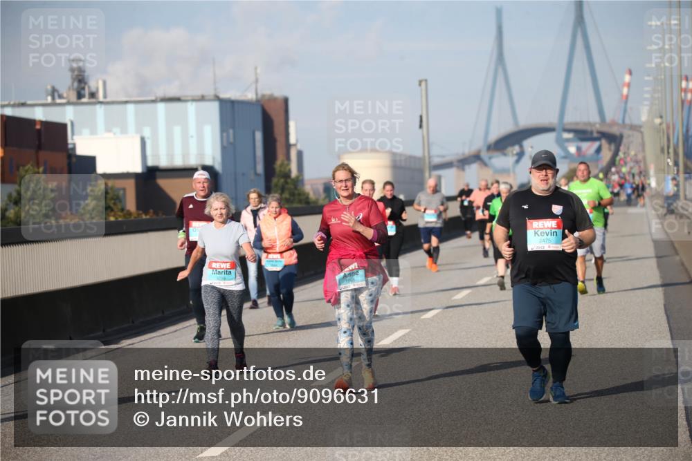 03.10.2025 - Köhlbrandbrückenlauf Jannik Wohlers http://msf.ph/oto/9096631 03.10.2025 10:14:58 Position 3 1988, 2475 meine-sportfotos.de