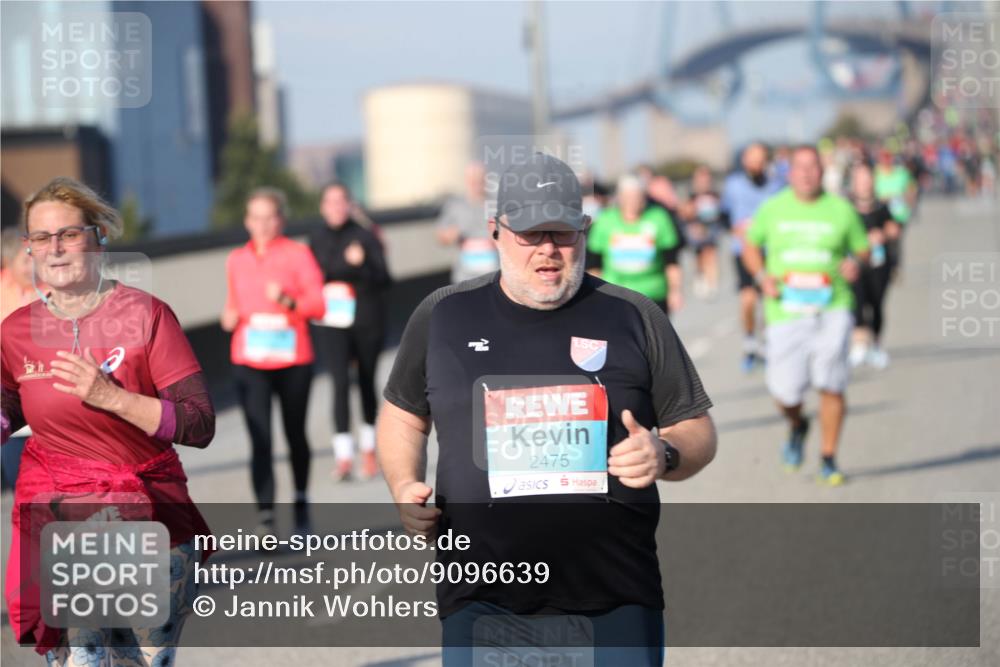 03.10.2025 - Köhlbrandbrückenlauf Jannik Wohlers http://msf.ph/oto/9096639 03.10.2025 10:15:02 Position 3 1988, 2475 meine-sportfotos.de