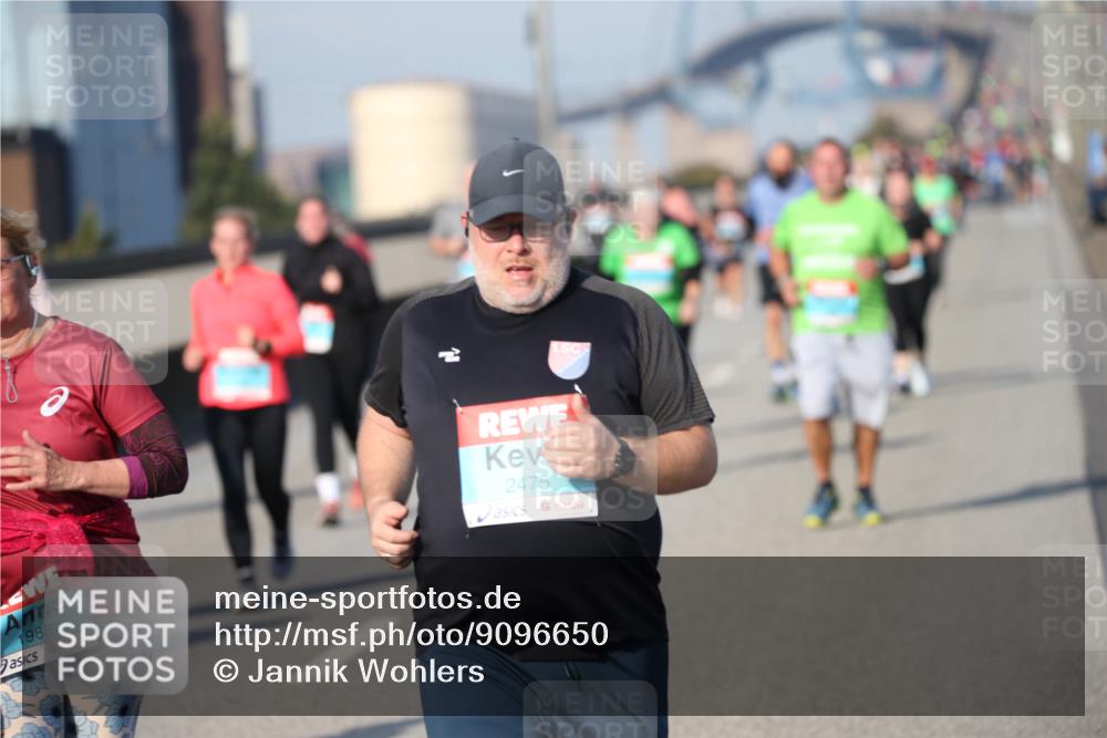03.10.2025 - Köhlbrandbrückenlauf Jannik Wohlers http://msf.ph/oto/9096650 03.10.2025 10:15:02 Position 3 1988, 2475 meine-sportfotos.de
