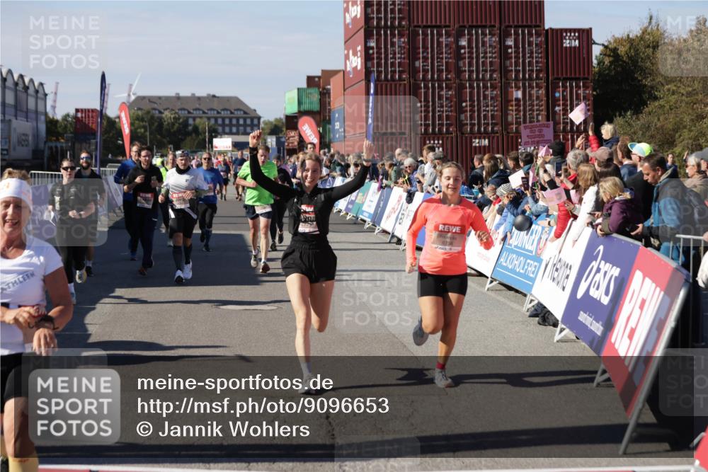 03.10.2025 - Köhlbrandbrückenlauf Jannik Wohlers http://msf.ph/oto/9096653 03.10.2025 13:21:08 Ziel 4393, 4680, 4749, 4846, 5156, 5265, 5363, 5377, 5450, 5618, 5746, 5878, 5882, 5883, 6262, 6282, 6296, 6602, 6645, 6646, 6648, 6650, 6756 meine-sportfotos.de
