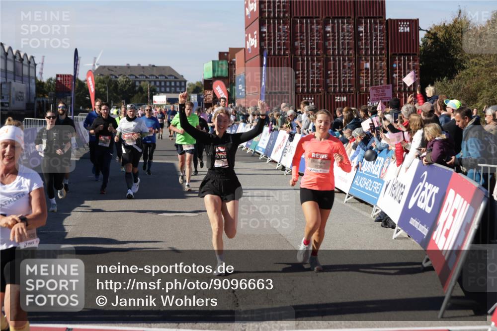 03.10.2025 - Köhlbrandbrückenlauf Jannik Wohlers http://msf.ph/oto/9096663 03.10.2025 13:21:08 Ziel 4393, 4680, 4749, 4846, 5156, 5265, 5363, 5377, 5450, 5618, 5746, 5878, 5882, 5883, 6262, 6282, 6296, 6602, 6645, 6646, 6648, 6650, 6756 meine-sportfotos.de