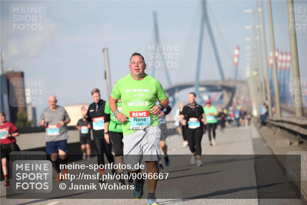 03.10.2025 - Köhlbrandbrückenlauf Jannik Wohlers http://msf.ph/oto/9096667 03.10.2025 10:15:05 Position 3 3588 meine-sportfotos.de