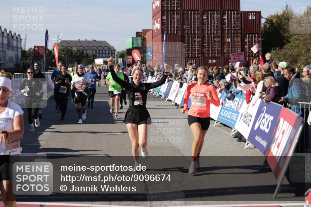 03.10.2025 - Köhlbrandbrückenlauf Jannik Wohlers http://msf.ph/oto/9096674 03.10.2025 13:21:08 Ziel 4393, 4680, 4749, 4846, 5156, 5265, 5363, 5377, 5450, 5618, 5746, 5878, 5882, 5883, 6262, 6282, 6296, 6602, 6645, 6646, 6648, 6650, 6756 meine-sportfotos.de